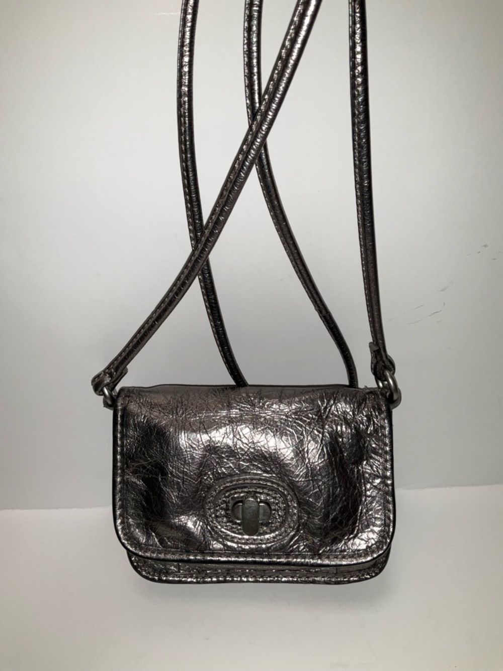 FOSSIL Leather Mini Leather Bag Crossbody Turn-lock in Metallic Pewter Gray/Gold